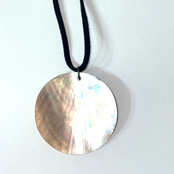 Natural Shell Pendant Necklace Black Cord Layered Round Boho Beach - Picture 9 of 12